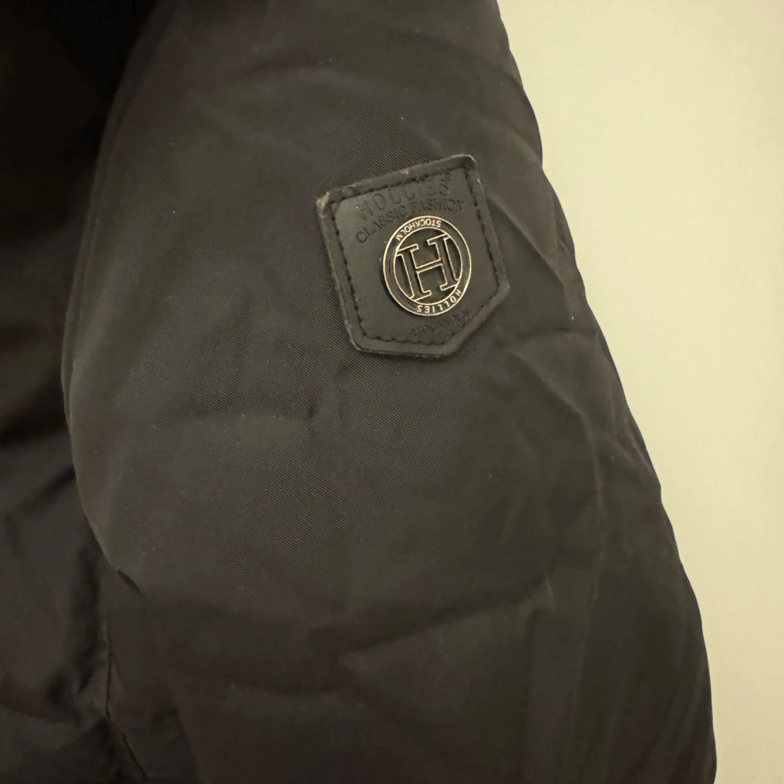 Svart parkajacka från Hollies - 92
