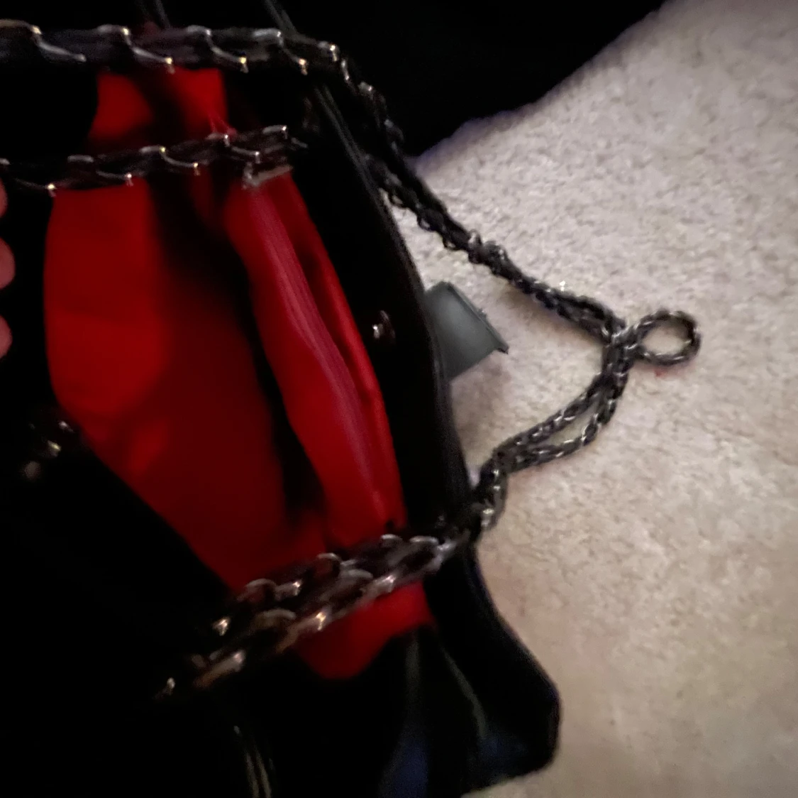 Svart quiltad axelväska med kedjehandtag - 90