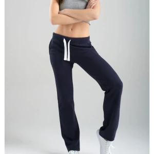 Russemerch byxor tall - ❗️PRISLAPPEN E KVAR❗️ säljer dessa russemerch byxor i modellen tall, de är i nytt skick då de ej passar mig💕 de är helt nya och är kvar i paketet som de kom i💕 