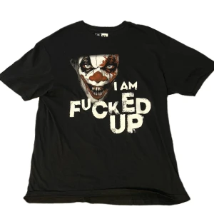 Sjukt ball T-Shirt - Nu lägger jag upp kanske världens sjukaste tröja. Lugn nu mesar, det kallas mörk humor. Perfekt för dig som vill va cool inför din crush!