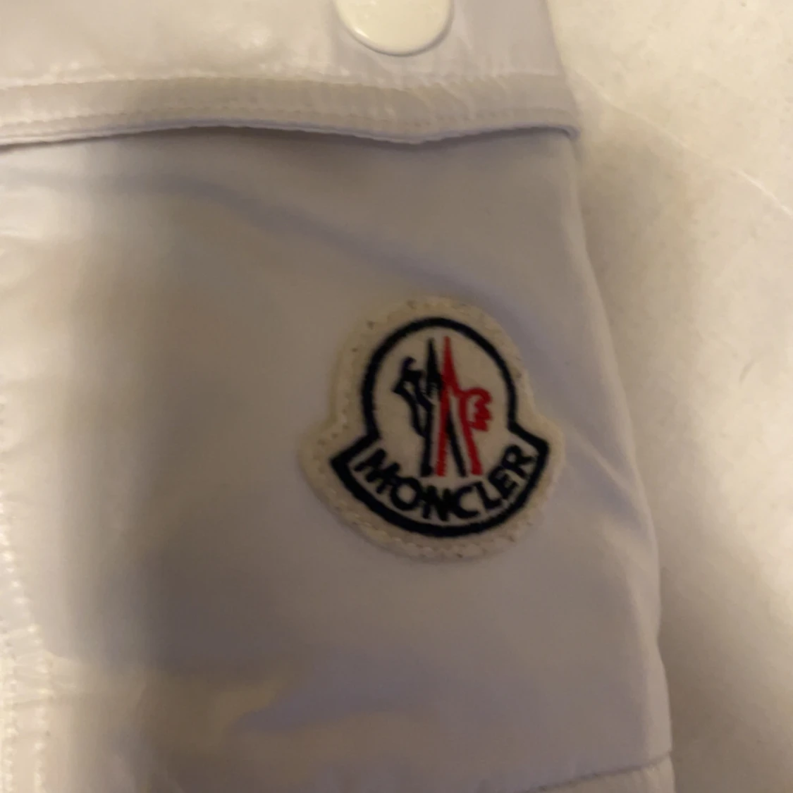 Vit dunjacka med huva från Moncler - 90