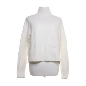 Other stories stickad tröja - Stickad tröja från other stories i mycket bra skick. I strl M men sitter som S