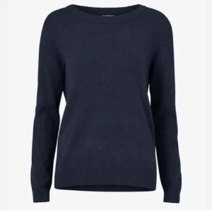 Mörkblå stickad tröja -  mörkblå stickad tröja med rund hals och långa ärmar. Mycket bra skick, aldrig använd från Vila.