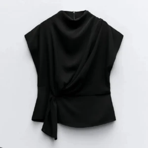 Topp från Zara - använd några få gånger annars som ny☺️