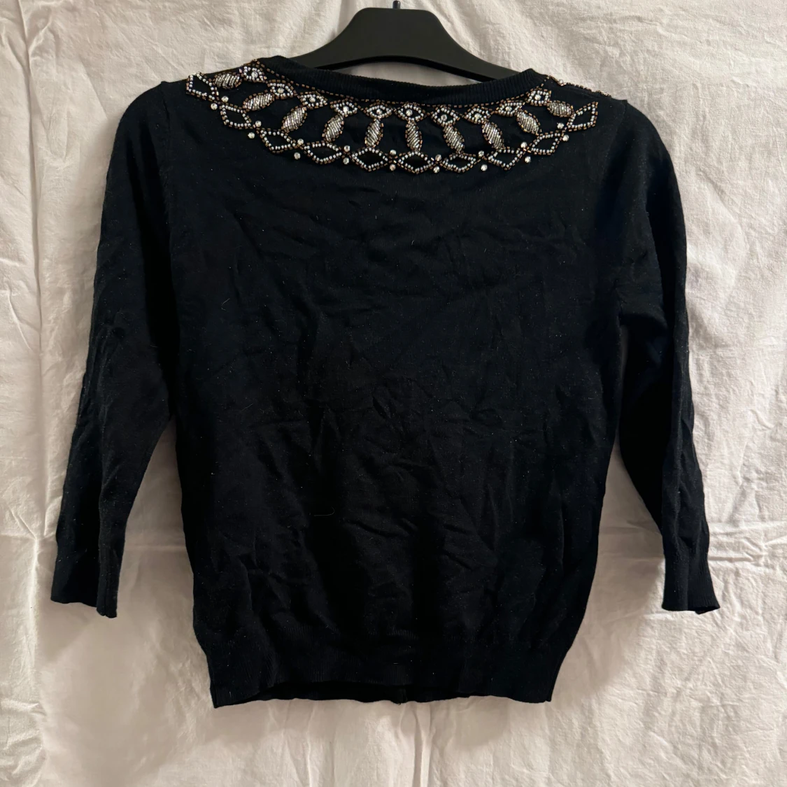 Svart kofta med pärldetaljer från Flash Woman - 91