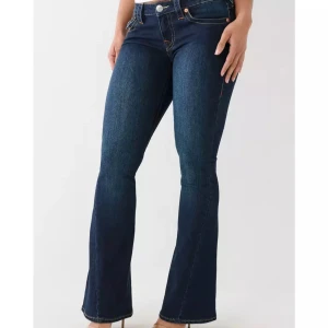 Joey true religion jeans - Intressekoll! Säljer mina true religion jeans som är köpta för ungefär en vecka sen, det är inget fel på dem eftersom de bara har använts 2 gånger sen jag köpte, är öppen för byten! skriv om du har frågor💞