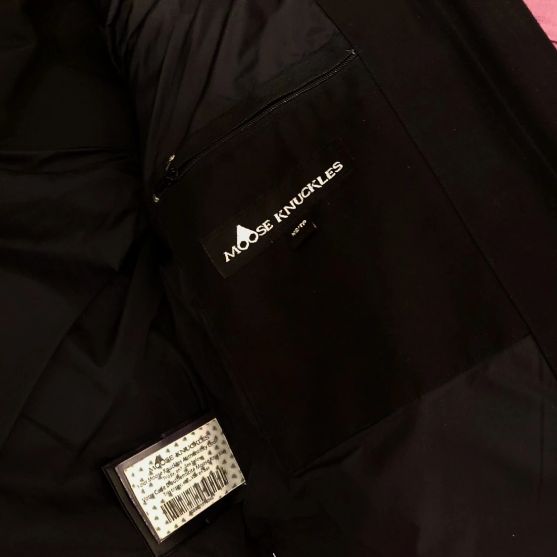Svart dunjacka från Moose Knuckles - 91