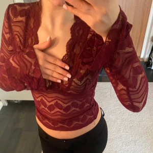 Venderbys  - Jätte snygg röd topp som jag inte använd mer än 4 gånger. Den är lite för stor vid bröst området för mig och inget jag använde mer 🌹❤️🍓