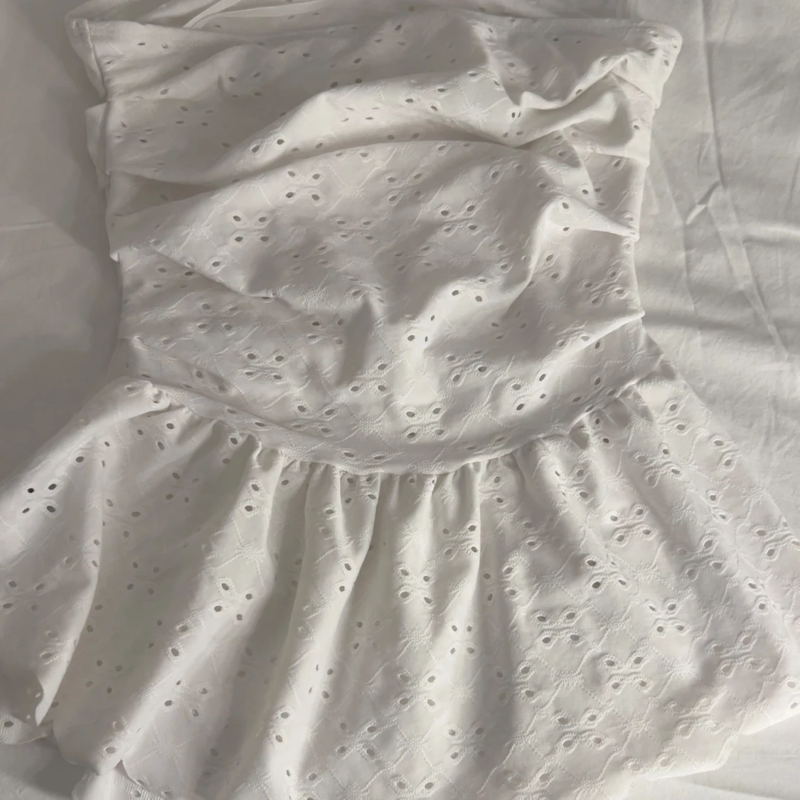 Vit axelbandslös topp - 1