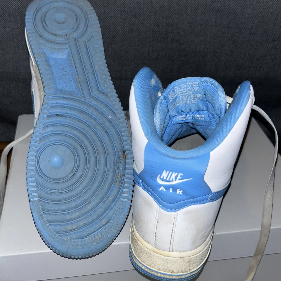 Nike Air Force 1 High i vitt och blått - 91