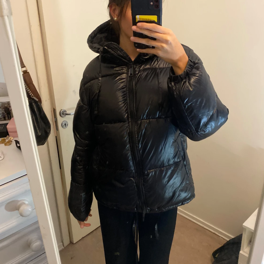 Svart pufferjacka med dragkedja - 93