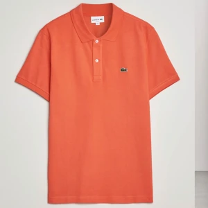  Orange piké för barn  - Barn tröja från lacoste i färgen orange för 7-10 år