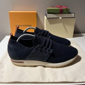 Loro Piana 360 LP Flexy Walk - Säljer nu mina Loro Piana flexy walk i väldigt bra skick. Inga skador, dust bag tillkommer hör av er vid frågor!