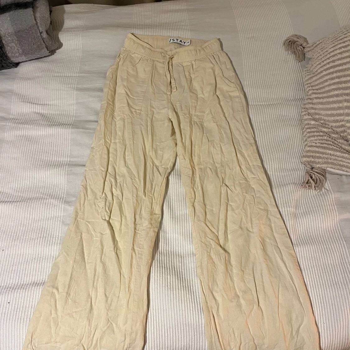 Ljusgula linnebyxor - 90