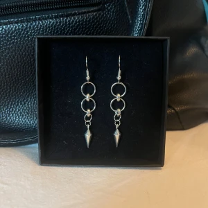 Silverörhängen - Ett par silverörhängen som även finns att köpa enskilt så kolla mina andra annonser!