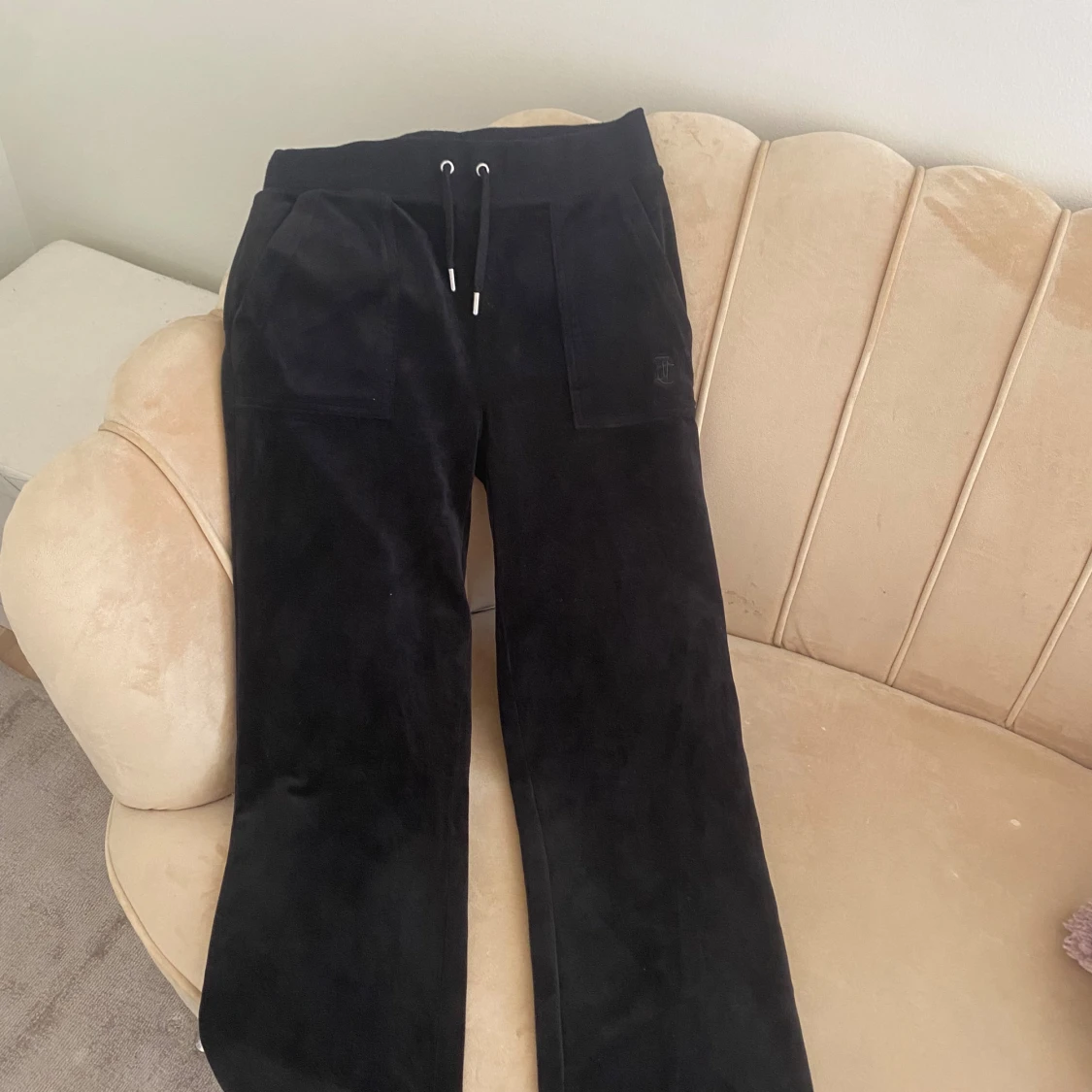 Svarta juciy couture byxor