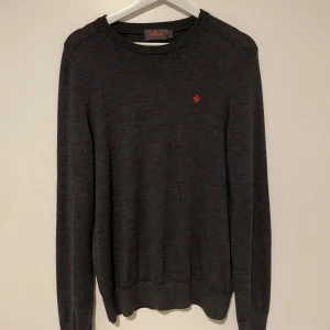 Morris tröja - Hej! Säljer min Morris tröja eftersom jag inte använder den längre. Den är i suverän skick har inga defekter. Priset är ej hugget i sten. Hör av er om ni har några frågor 