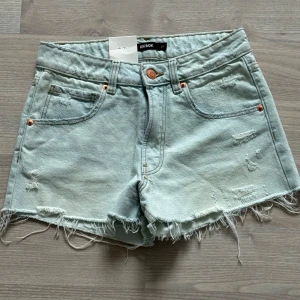 Shorts  - Jeansshorts. Helt nya, aldrig använda. 