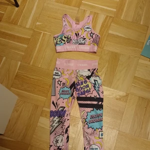 Träningsset från Stronger - Set från Stronger i stl XS (båda delarna), mycket använda men inga defekter. Sälger då dem är för små, 100kr med frakt.