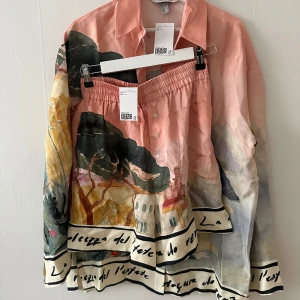 Hm Edition sett  - Helt nytt vackert sett från Hm Edition de är oversize.