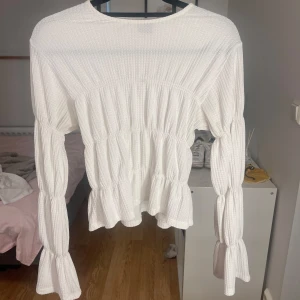 Volang topp🤍 - En super söt volang topp från Gina Tricot som jag säljer då den är alldeles för liten 🤍 
