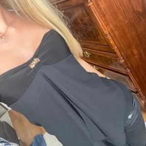 Festtopp - Säljer denna fina tubtoppen som är perfekt till fest 