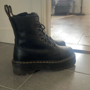 Dr martens - Säljer min mammas äkta dr martens kom med prisförslag 