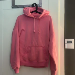 Bik bok hoodie  - Kommer inte till användning längre, använd fåtal gånger. Skicket är bra. 