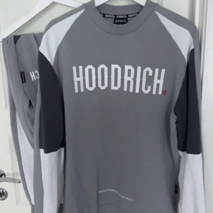 hoodrich dress - Hoodrich byxor storlek Xl passar den som har L och tröjan storlek M