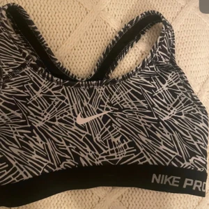 Nike pro sport topp - Snygg tränings bh Bra kvalitet Stl s