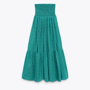 Lång kjol🥰 - Super snygg kjol från zara. Storlek är xs men passar s också! använt fåtal gånger och är i bra skick!🥰skriv om ni har några frågor!