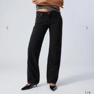 Weekday jeans Arrow low  - Jeans från Weekday (Arrow low) Helt nyskick , endast provat  Storlek W29 L34 Nypris 590kr