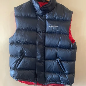 Täckväst från say it with style - Fin täckväst från ”say it with styre” Knappt använd. 