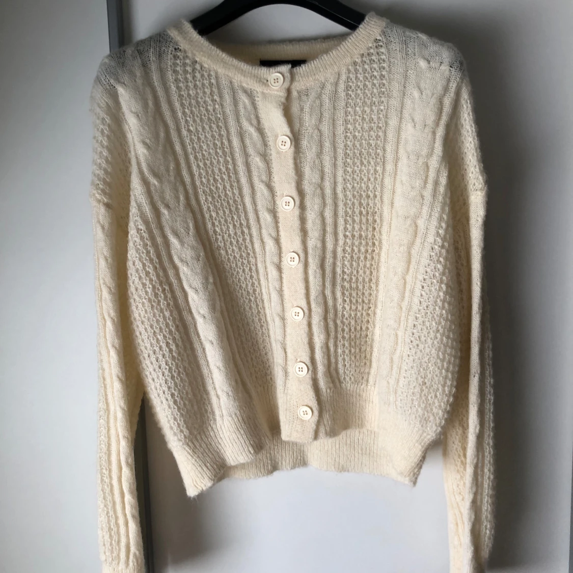 Vit stickad kofta från Cider