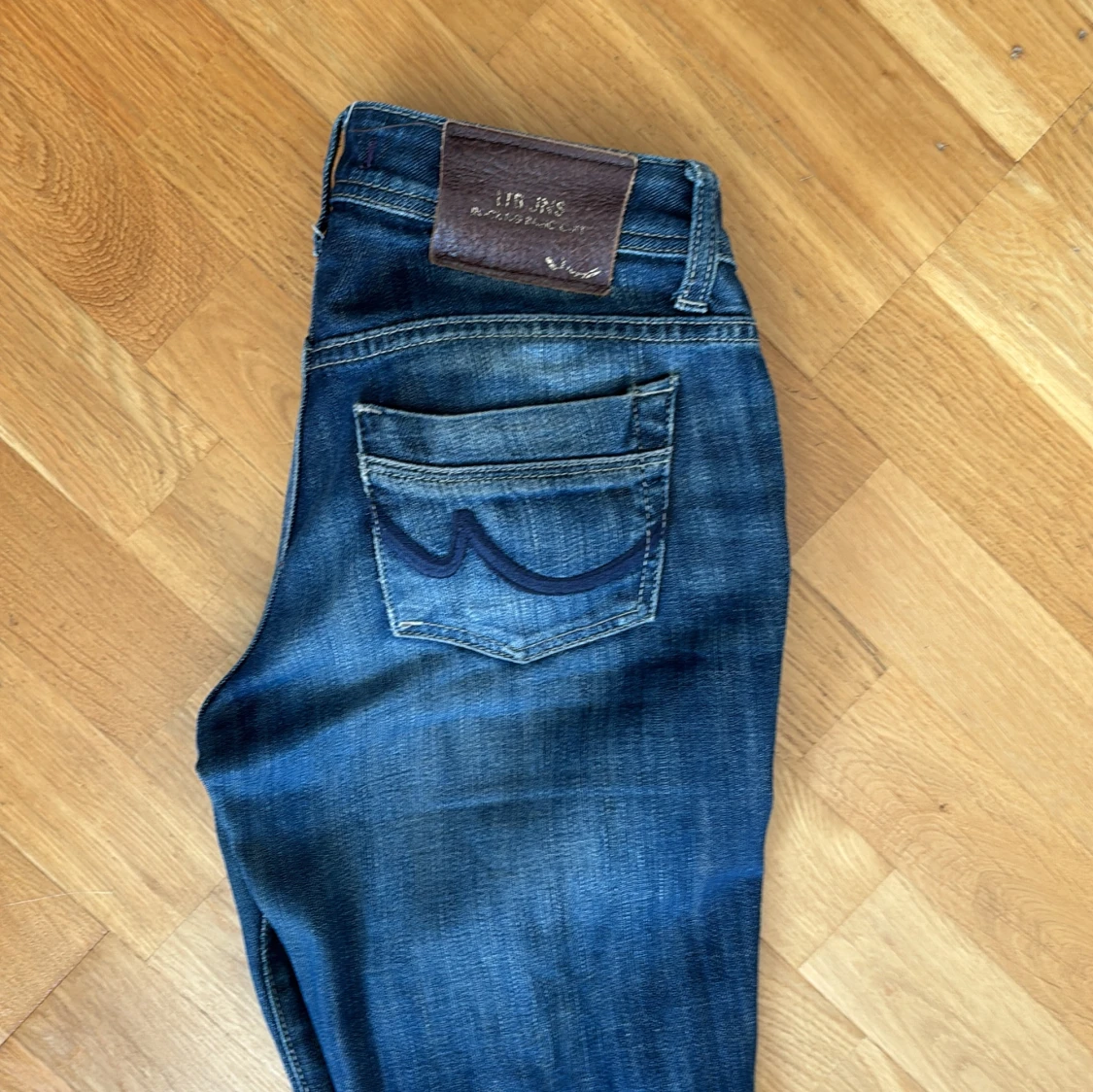 Mörkblåa LTB jeans - 90