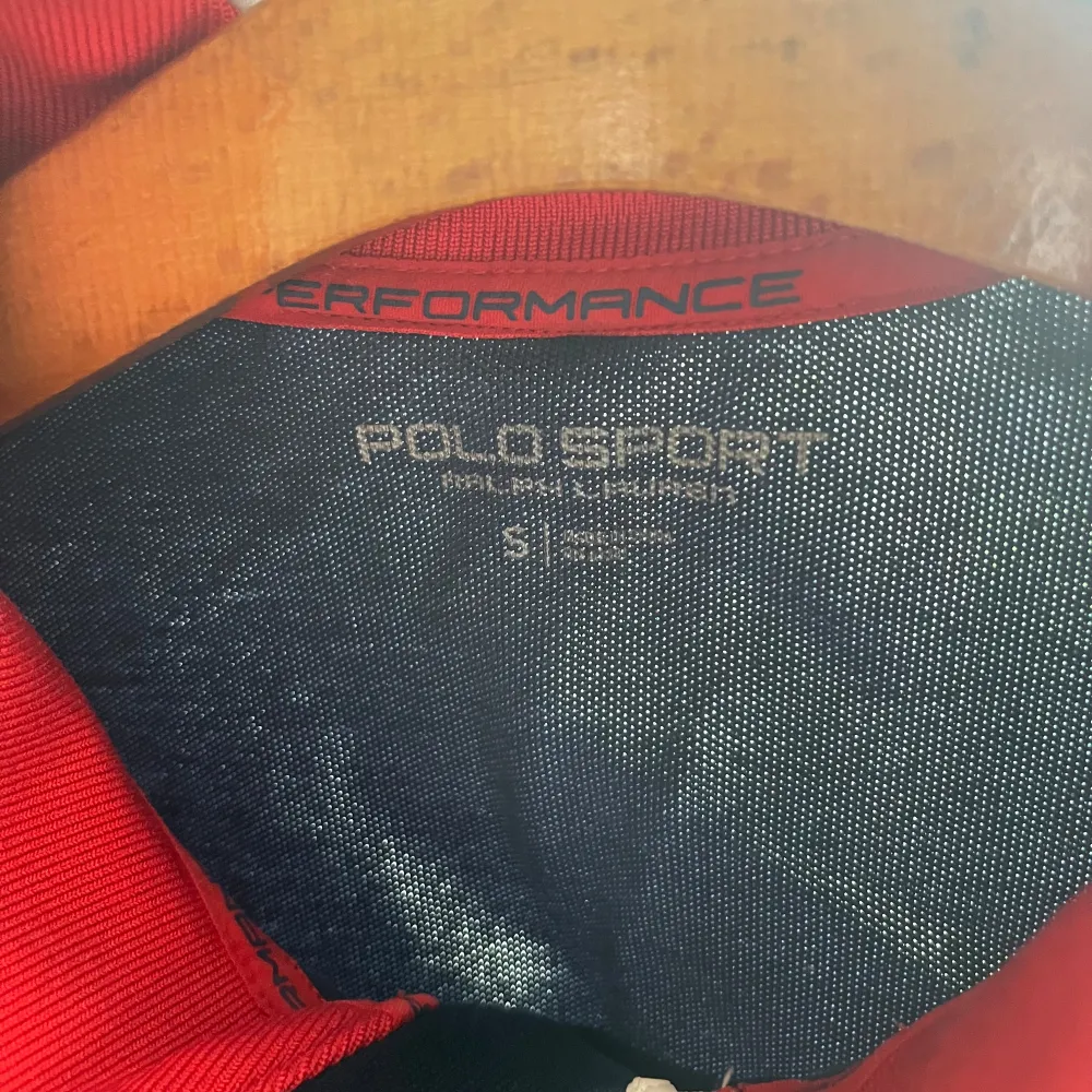 Polo Ralph Lauren Sport  Storkek S Zipper & 3 Fickor Skick 7/10 (inga fel, inga fläckar, inga tydliga spår av användning). Tröjor & Koftor.