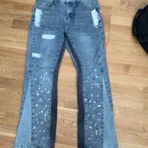 Gallery department jeans - Skick 10/10, köpte dom för några veckor sen men har inte använts sen dess. Priset är ej hugget i sten. Priset är ej hugget i sten