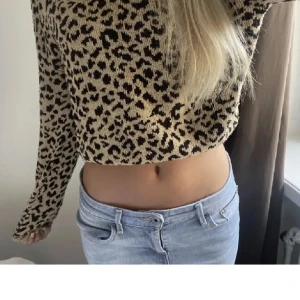 Bilden är från förra ägaren! - Säljer då den inte kommer till använding❤️ den är i bra skick, den är lite uppvikt på bilden💕