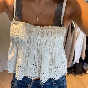 Söt topp - Sött topp från Zara, aldrig använd🌸🌸storlek S men passar även XS!