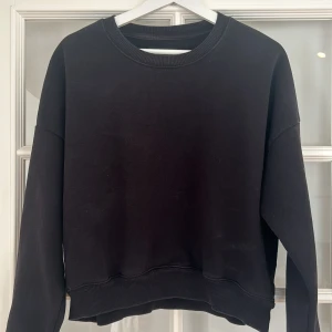 Sweatshirt  - Storlek L/XL men passar S, bra skick 