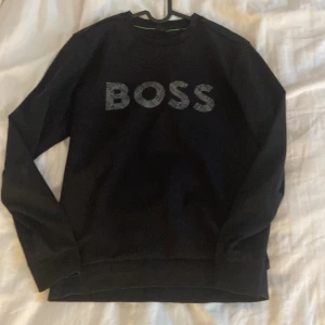 Boss mirror sweatshirt  - Ny skick  Storlek XS Ny pris 1900kr