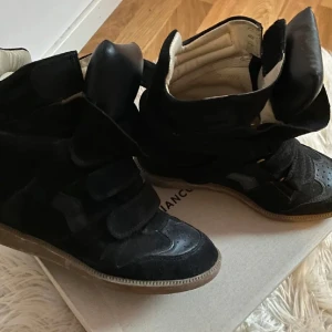 isabel marant skor - såå snygga skor som gör outfiten så mycket snyggare❤️❤️💖💖😍perfekta till hösten