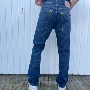 Levi’s jeans 511 - 36/34 - Länk till produkten på hemsidan: https://secondjeanssthlm.com/products/levis-jeans-511-36-34