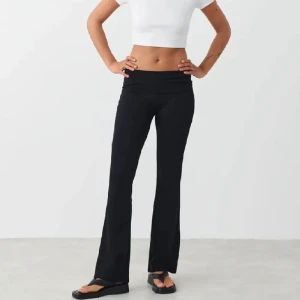 Yoga pants  - Säljer svarat yoga pants från Gina💗