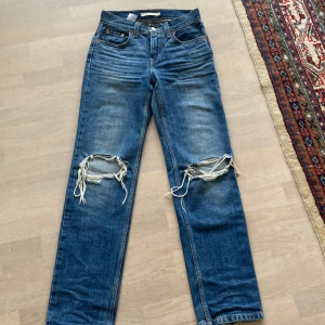 Levis LOW PRO straight  - Säljer dessa Levis jeans med låg midja.  i modellen Low pro. Pris kan diskuteras 🤍