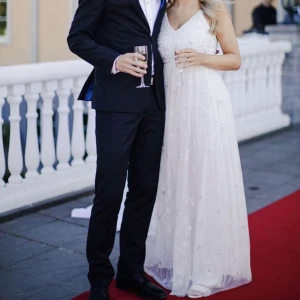 Balklänning  - Balklänning från asos endast använd 1 gång! Säljer för 450kr!