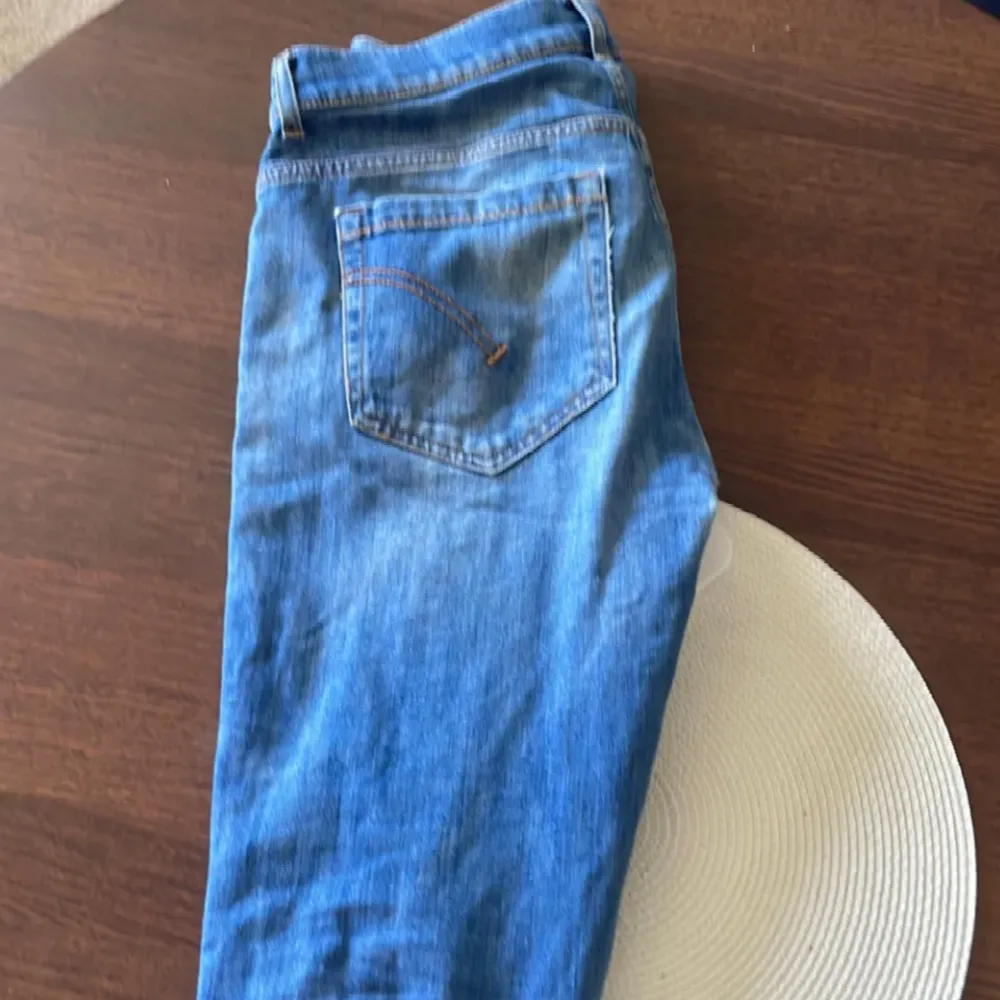 Snygga dondup jeans som inte används längre. För mer info och bilder så skriv gärna privat! Storleken är 32  . Jeans & Byxor.