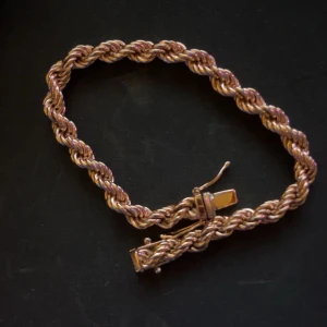 Guld armband - Handgjort Cordell armband tillverkade i den slitstarka metallen mässing överdraget med 18K PVD Guldplätering, äkta svenskt guld. Priset kan diskuteras.