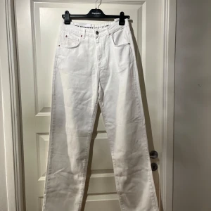 90s jeans bikbok - W30L32 Nya med lapp kvar.