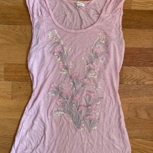 Tröja Y2K - Gullig rosa tröja 2000-tal. Bra skick, storlek S.